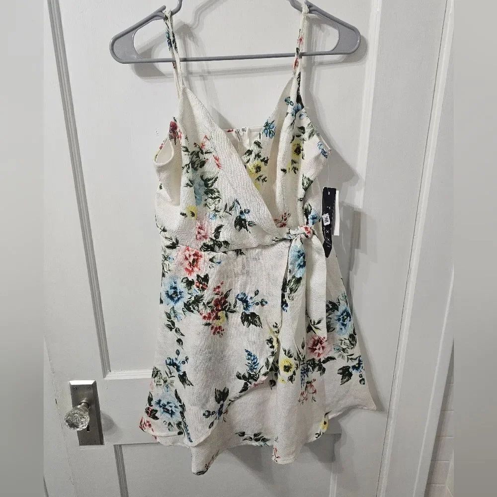 NWT Trixxi dress sz 9. Zip up back, wrap style front.